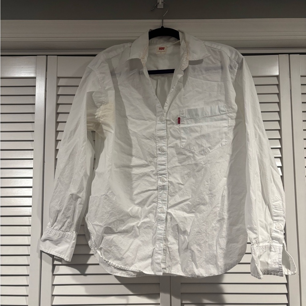 Levi's women’s White Button-Down Shirt